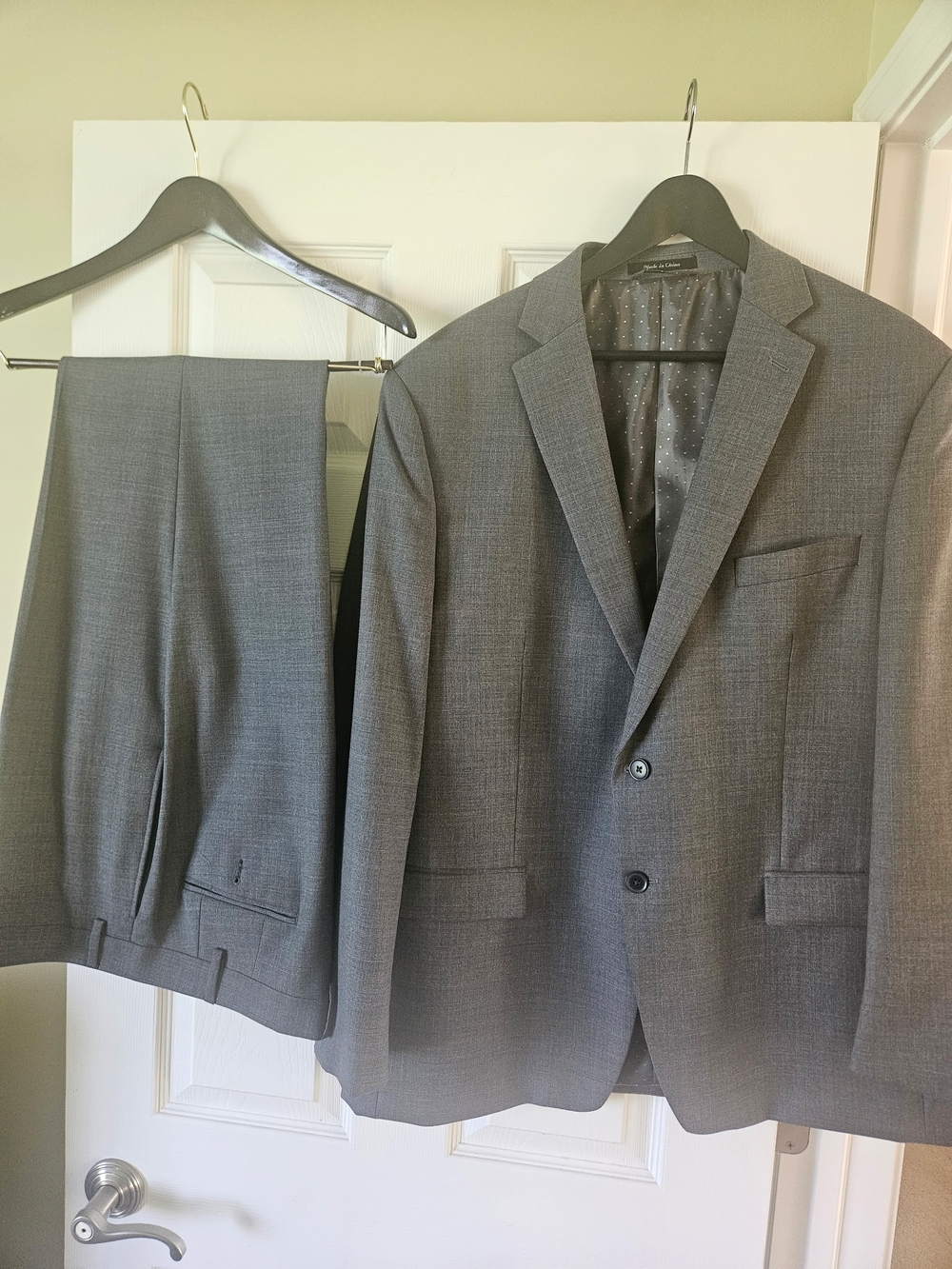 Classic Charcoal Gray Two-Piece Suit - Tailored Look